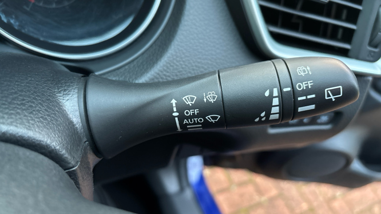 Nissan Qashqai 1.3 DiG-T N-Connecta 5dr Petrol Hatchback